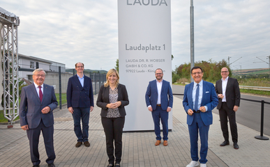 Photo de groupe lors de l'inauguration de la Laudaplatz 1