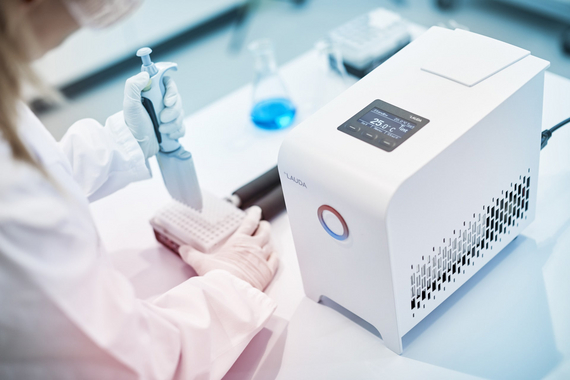 A laboratory employee fills samples for the temperature control process.