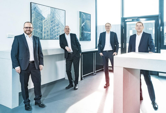Group picture of the enlarged LAUDA management team