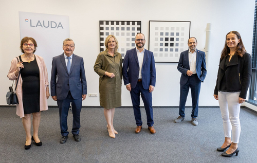 The shareholders of LAUDA, Christine Koschker and Dr. Gerhard Wobser, Manuela Wobser with her husband Dr. Gunther Wobser, President and CEO of LAUDA, the Chairman of the Works Council Elmar Mohr, as well as Elke Döring, Managing Director of the Chamber of Commerce Heilbonn-Franken.